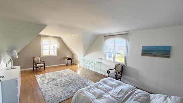 NOAILLES  PROCHE ,  BEAUVAIS A 5 MIN..MAISON 170m²  Habitables, 6 pièces, sous-sol total, piscine chauffée, terrain 1510m² environ