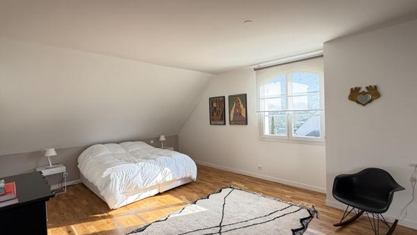 NOAILLES  PROCHE ,  BEAUVAIS A 5 MIN..MAISON 170m²  Habitables, 6 pièces, sous-sol total, piscine chauffée, terrain 1510m² environ