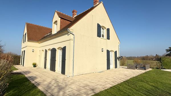 NOAILLES  PROCHE ,  BEAUVAIS A 5 MIN..MAISON 170m²  Habitables, 6 pièces, sous-sol total, piscine chauffée, terrain 1510m² environ
