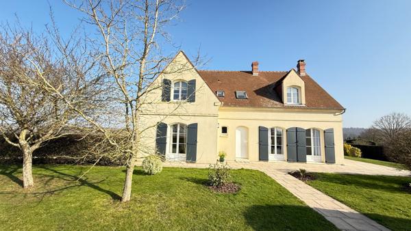 NOAILLES  PROCHE ,  BEAUVAIS A 5 MIN..MAISON 170m²  Habitables, 6 pièces, sous-sol total, piscine chauffée, terrain 1510m² environ