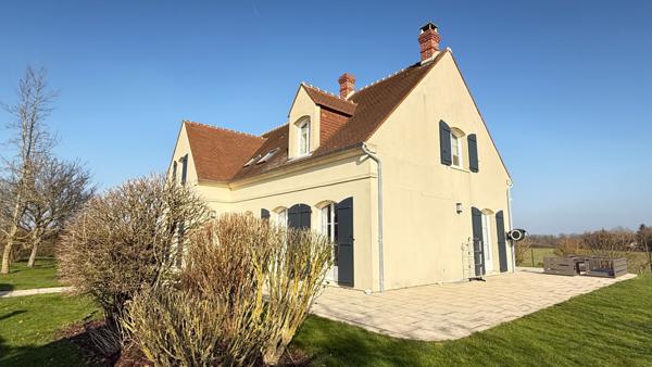 NOAILLES  PROCHE ,  BEAUVAIS A 5 MIN..MAISON 170m²  Habitables, 6 pièces, sous-sol total, piscine chauffée, terrain 1510m² environ