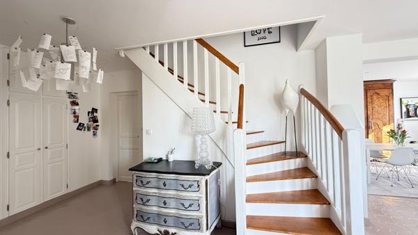 NOAILLES  PROCHE ,  BEAUVAIS A 5 MIN..MAISON 170m²  Habitables, 6 pièces, sous-sol total, piscine chauffée, terrain 1510m² environ