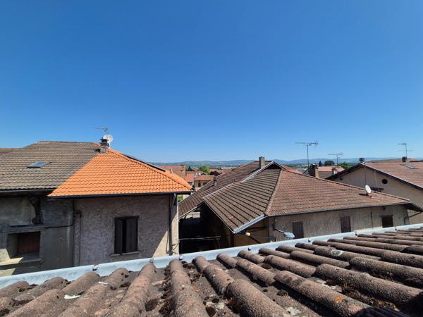 Duplex T3 lumineux avec espace bureau – Dernier étage – Faibles charges – Centre-ville