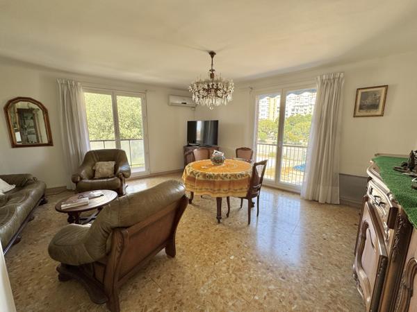 Marseille (13004) Grand T3 spacieux, double exposition, climatisé