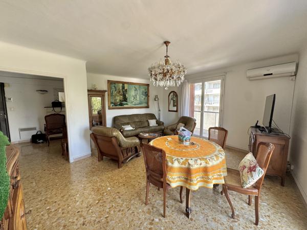 Marseille (13004) Grand T3 spacieux, double exposition, climatisé