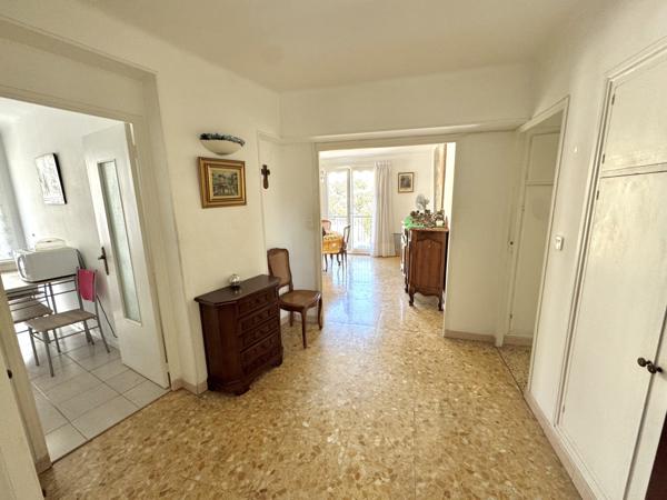 Marseille (13004) Grand T3 spacieux, double exposition, climatisé