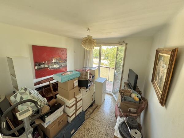 Marseille (13004) Grand T3 spacieux, double exposition, climatisé