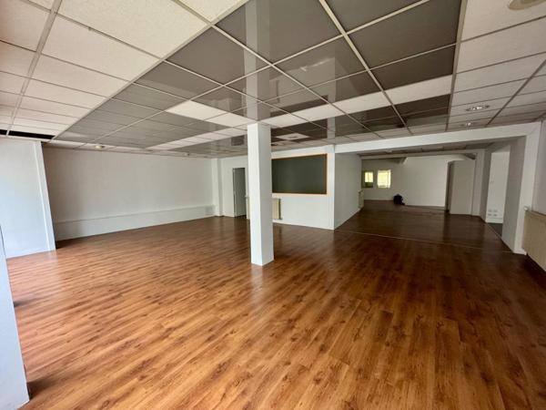 Immeuble de rapport local commercial et 5 appartements