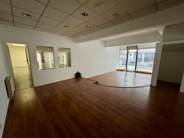 Immeuble de rapport local commercial et 5 appartements