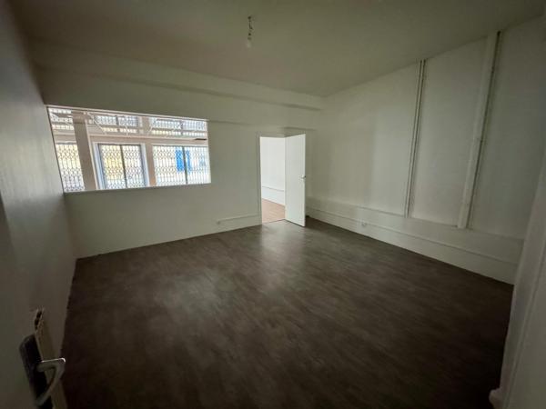 Immeuble de rapport local commercial et 5 appartements