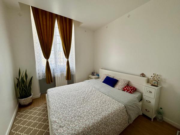 Immeuble de rapport local commercial et 5 appartements