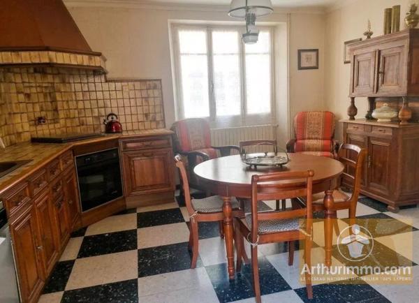 Vente                                                      Maison de village
                        
                     3 pièces                      66 m2                     à Chanac
