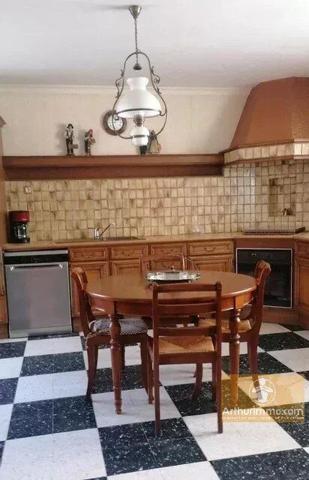Vente                                                      Maison de village
                        
                     3 pièces                      66 m2                     à Chanac