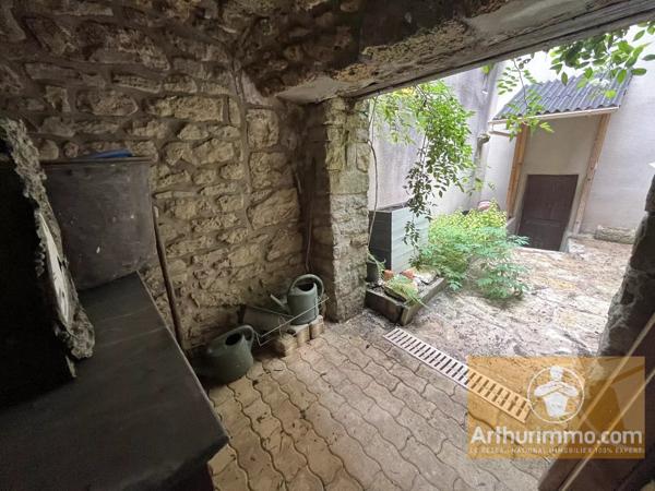 Vente                                                      Maison de village
                        
                     3 pièces                      66 m2                     à Chanac
