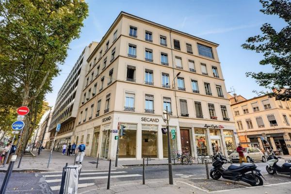 Local · Vente Lyon (69007) 7 pièces · 131m²