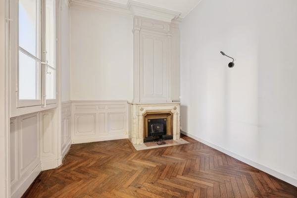 Local · Vente Lyon (69007) 7 pièces · 131m²