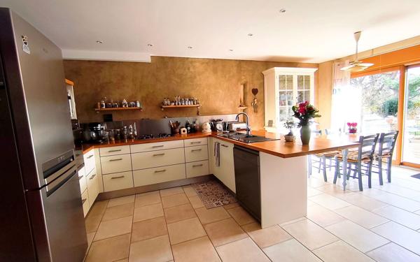 Maison à vendre    6 pièces • 184 m2 Mézières-sur-Seine