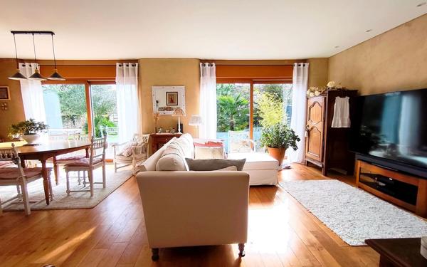 Maison à vendre    6 pièces • 184 m2 Mézières-sur-Seine