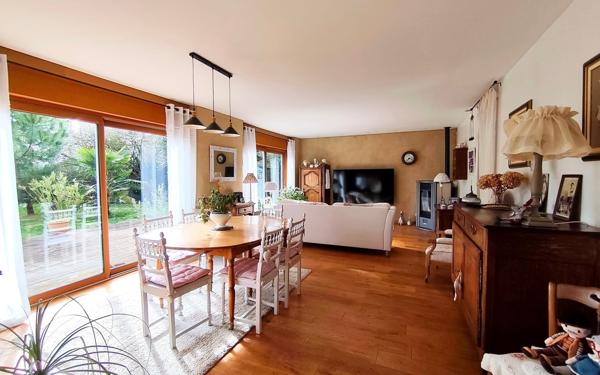 Maison à vendre    6 pièces • 184 m2 Mézières-sur-Seine