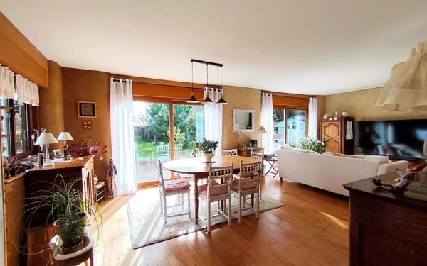 Maison à vendre    6 pièces • 184 m2 Mézières-sur-Seine