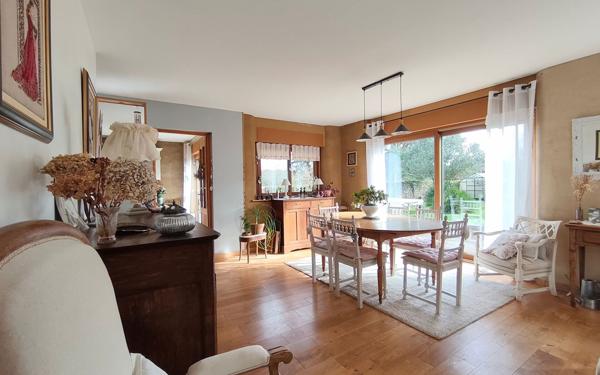 Maison à vendre    6 pièces • 184 m2 Mézières-sur-Seine