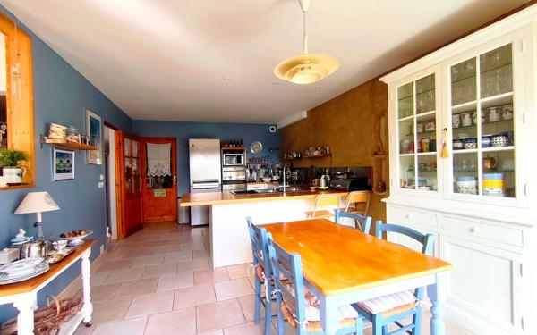 Maison à vendre    6 pièces • 184 m2 Mézières-sur-Seine