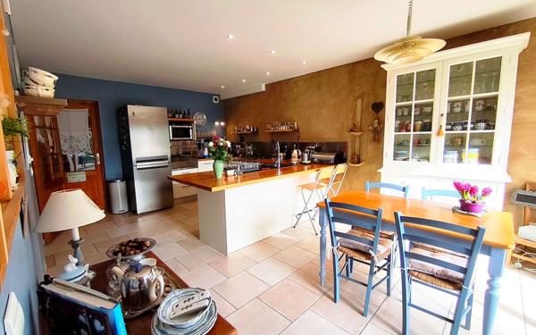 Maison à vendre    6 pièces • 184 m2 Mézières-sur-Seine