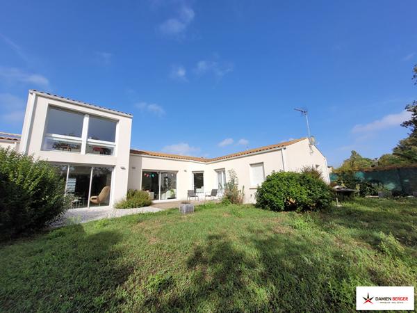 Belle maison contemporaine avec vue dégagée. Perigny