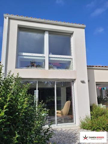 Belle maison contemporaine avec vue dégagée. Perigny
