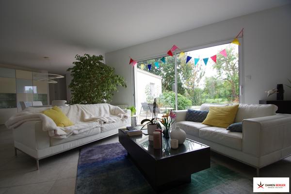 Belle maison contemporaine avec vue dégagée. Perigny
