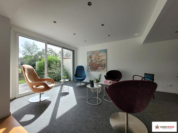 Belle maison contemporaine avec vue dégagée. Perigny