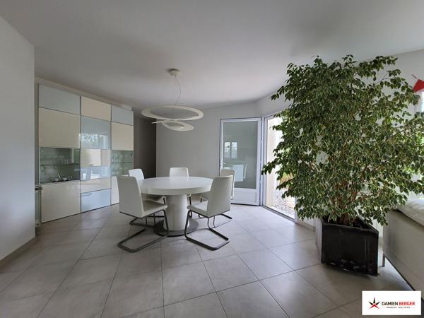 Belle maison contemporaine avec vue dégagée. Perigny