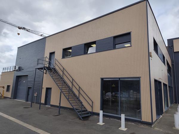 Opportunité de Location : Local Commercial de 400m2 dans un Bâtiment Basse Consommation à La Ville Aux Dames
