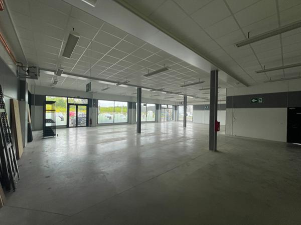 Opportunité de Location : Local Commercial de 400m2 dans un Bâtiment Basse Consommation à La Ville Aux Dames
