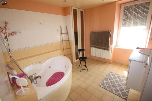 Maison à vendre 5 pièces ORDONNAZ (01)