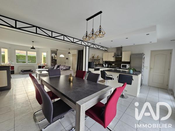 Maison à vendre 6 pièces 148 m² Le Breil-sur-Mérize