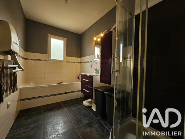Maison à vendre 6 pièces 148 m² Le Breil-sur-Mérize