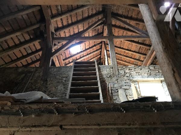 Jolie maison en pierres, habitable de suite, sur 1600m² de terrain clos