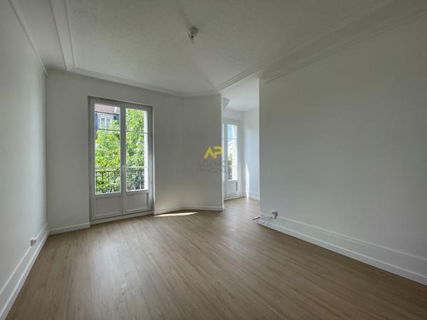 Refait à neuf au pied de la gare €215 000 ** - Référence 1863