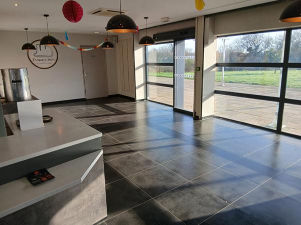 A LOUER local commercial de 250 m2 zone du Leclerc de Vannes