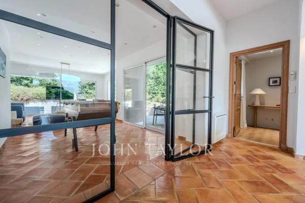 Superbe villa familiale au calme absolu avec vue village