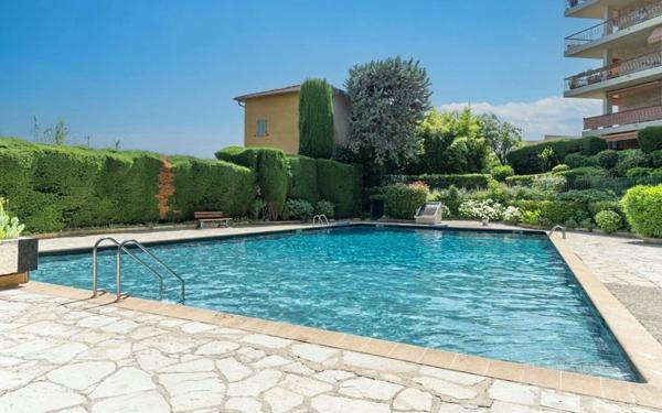 Appartement à vendre    4 pièces • 120,11 m2 Nice