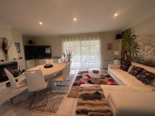 Maison - Proximite oloron-sainte-marie - Réf.:205382 PROXIMITE OLORON - MAISON CONTEMPORAINE DE PLAIN-PIED TYPE T4 AVEC GARAGE DOUBLE ET JARDIN CLOS -