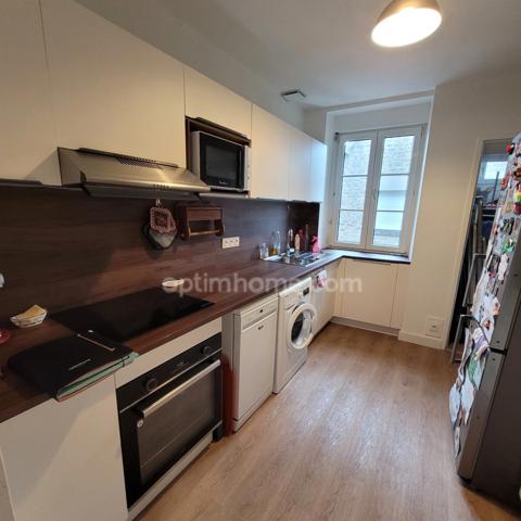 DINAN (22) Plein centre ville Appartement T3 avec 2 chambres au 2ème Etage, aucun travaux