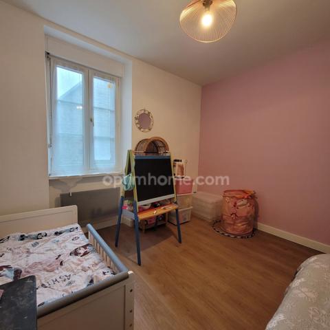 DINAN (22) Plein centre ville Appartement T3 avec 2 chambres au 2ème Etage, aucun travaux