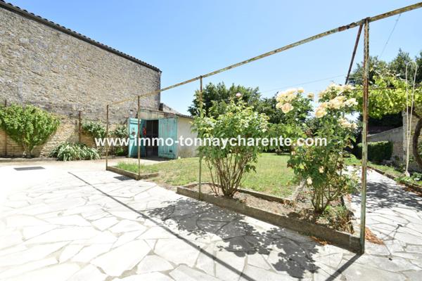 Maison ancienne à rénover sur 2500 m² de terrain