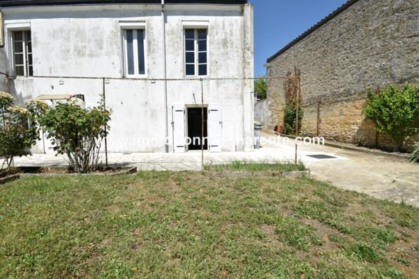 Maison ancienne à rénover sur 2500 m² de terrain