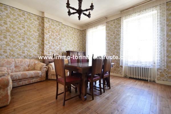 Maison ancienne à rénover sur 2500 m² de terrain