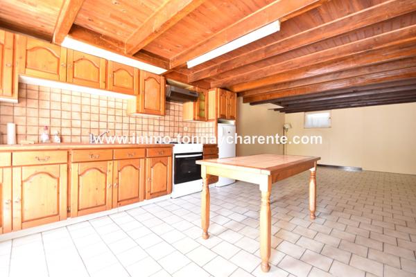 Maison ancienne à rénover sur 2500 m² de terrain