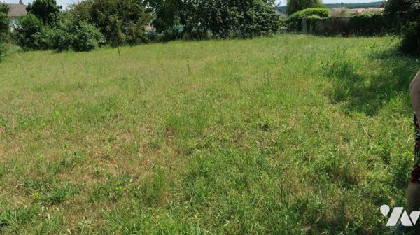 BESSE  - Parcelle de terrain avec chemin d'accès commun,
Surface constructible 400m2
Façades ...